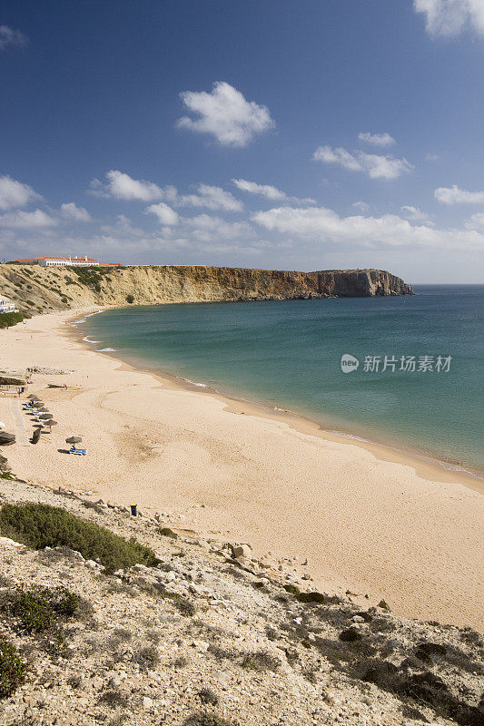 位于葡萄牙萨格雷斯阿尔加维海岸的普拉亚达马雷塔海滩