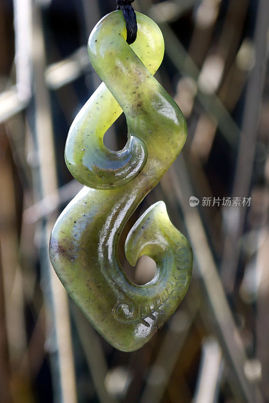 绿石(Pounamu)双扭鱼钩吊坠