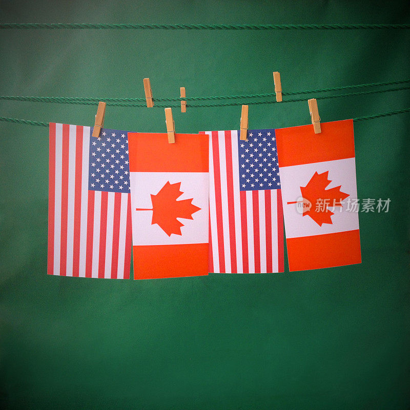 悬挂着美国和加拿大的国旗
