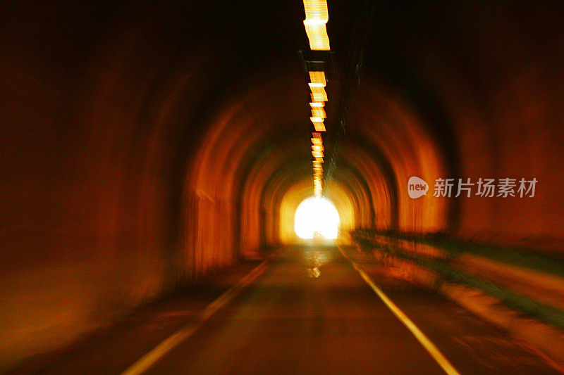 穿越隧道