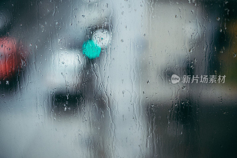 雨天在交通路段