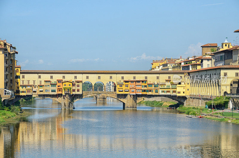 佛罗伦萨亚诺河对岸的韦基奥桥