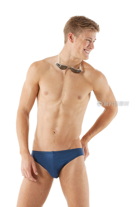 男性游泳运动员站在白色背景
