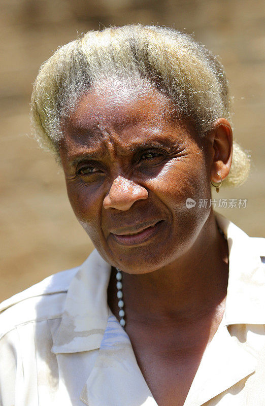 非洲老妇人