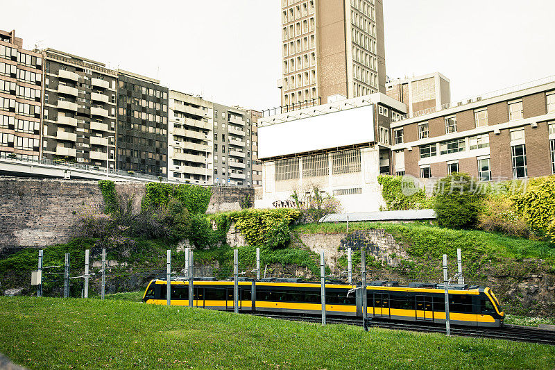 城市里有地铁