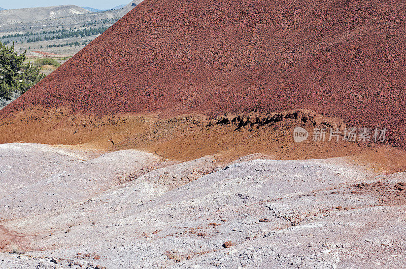 俄勒冈州被侵蚀的古老熔岩流的彩色层