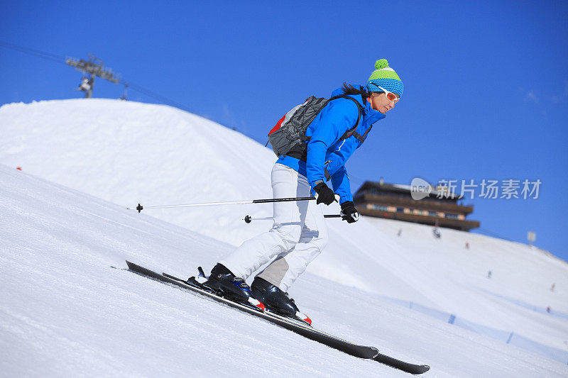 女子滑雪者-雕刻滑雪