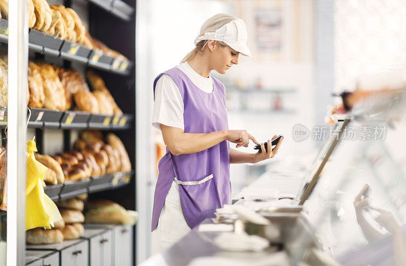 面包店里的小贩。