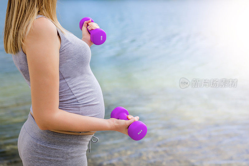 为了宝宝保持体型，做重量训练