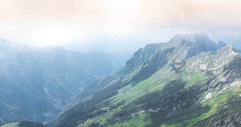 高山阿尔卑斯山全景