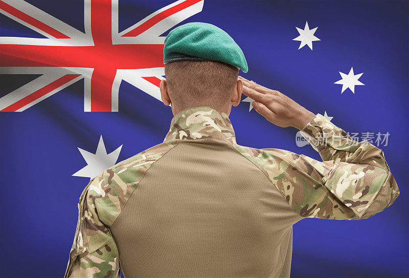 黑皮肤士兵与旗帜背景-澳大利亚