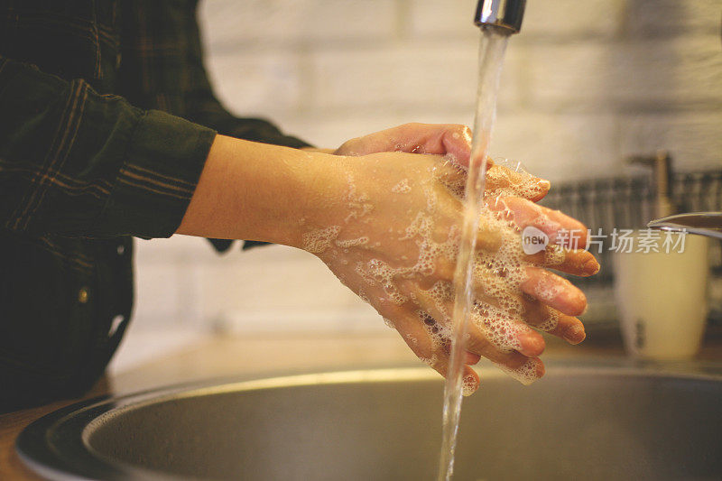 近距离的双手被洗。