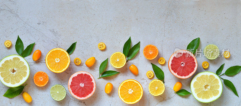 一套柑桔在轻背景:桔子，柑橘，柠檬，柚子，酸橙，金橘，橘子。新鲜的有机多汁水果。来源维生素c健康食品概念拷贝空间