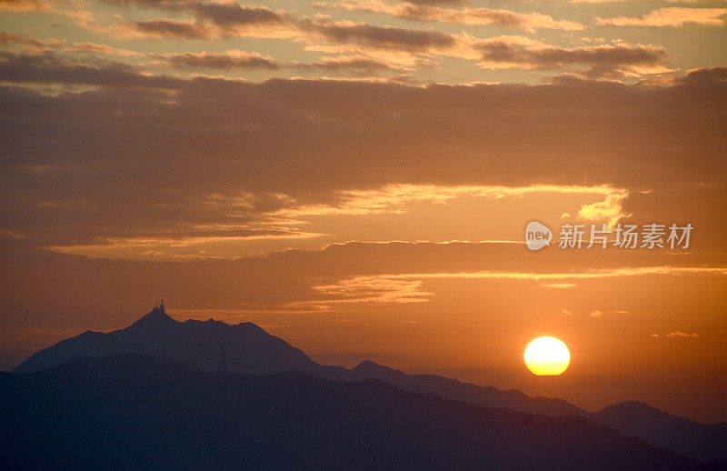 香港新界鸡公岭山的日落