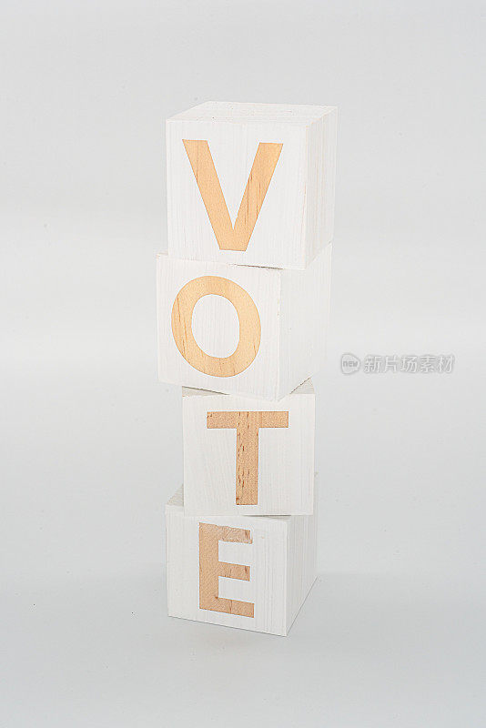 木制立方体与字投票