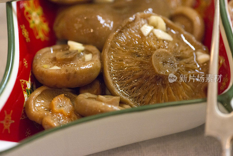 盐渍蘑菇