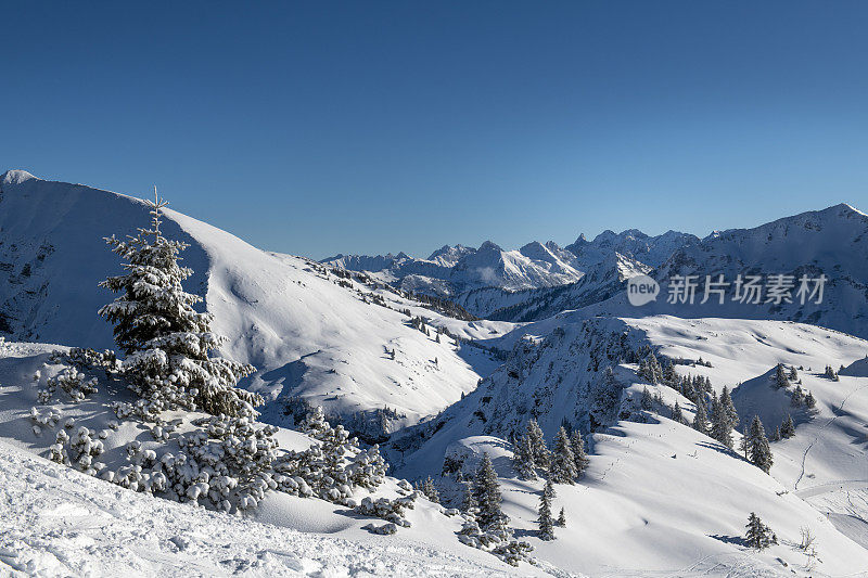 美丽的雪山景色