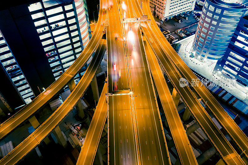 香港夜间交通及立交桥鸟瞰图
