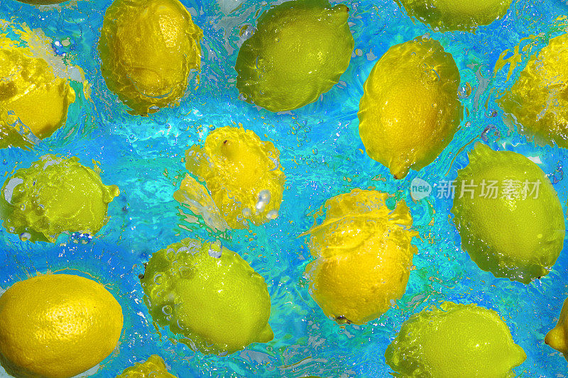 用蓝色的水泡熟的黄柠檬和酸橙。无缝模式。