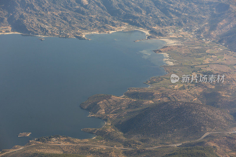 土耳其博德鲁姆穆格拉附近的古鲁克湾海岸鸟瞰图