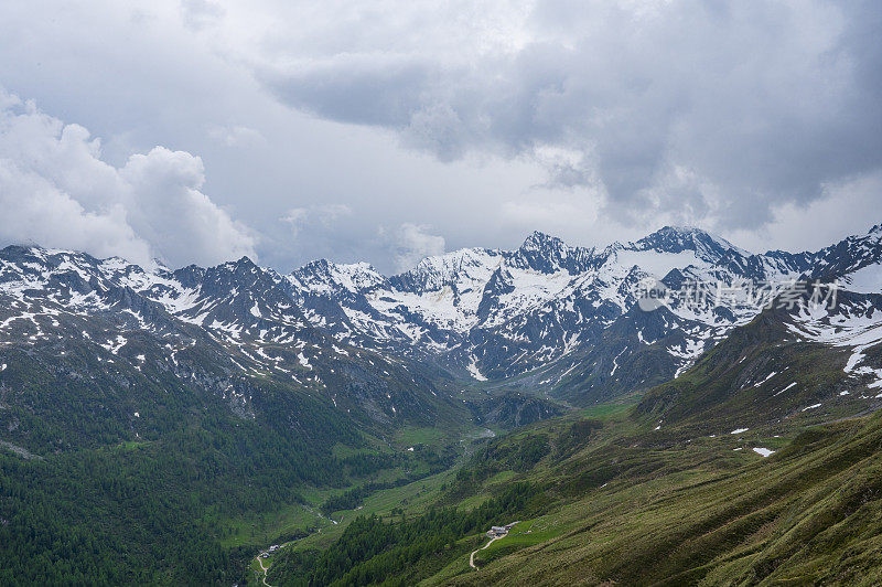 高山景观沿着Timmelsjoch高山口