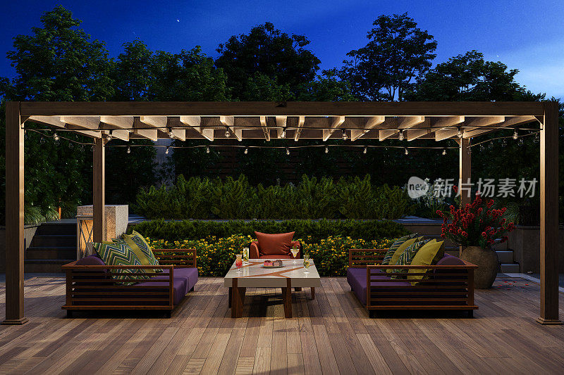 现代露台，沙发，扶手椅，咖啡桌和花园景观背景在晚上