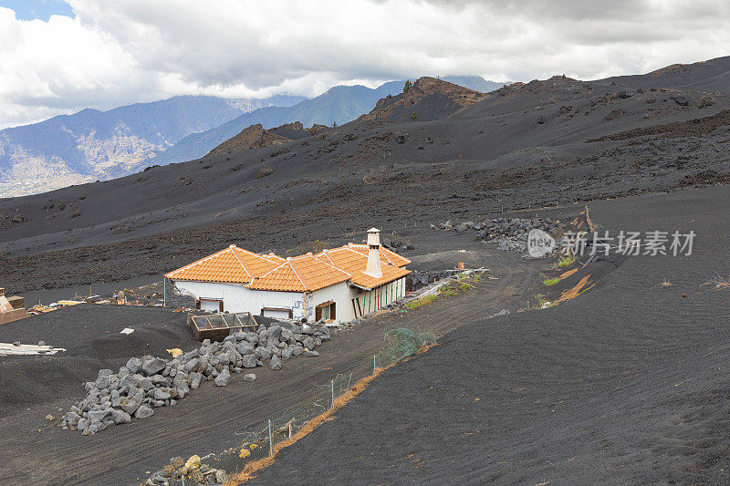 康伯雷别哈火山。火山灰覆盖了埃尔帕索村。