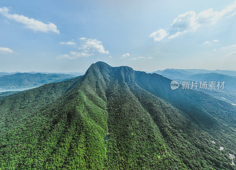 山的自然景观马鞍山峰顶