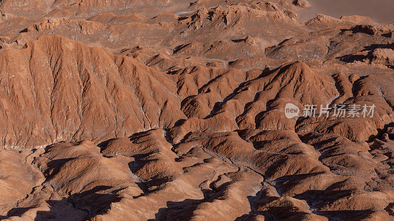 在阿塔卡马沙漠的火星谷，死亡谷的红色岩石和盐层。