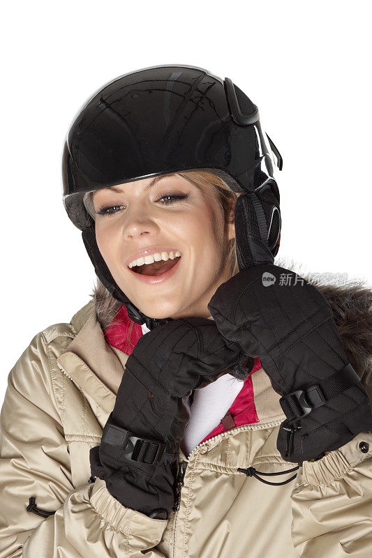 戴着滑雪头盔的冬天女人