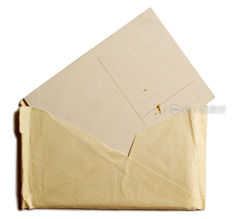 打开白色背景的旧信封和老式明信片