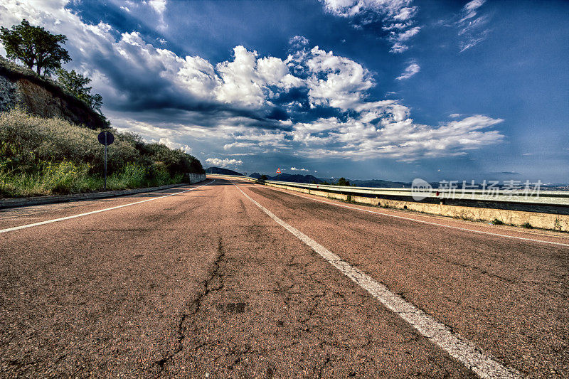 撒丁岛风景优美的道路