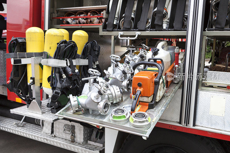 消防设备——在消防车里
