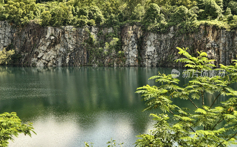 新加坡乌宾岛山核桃采石场