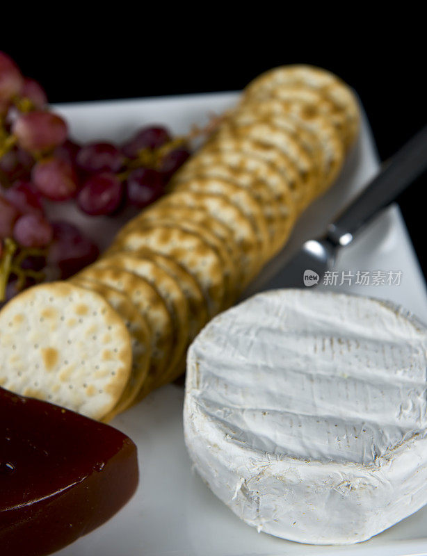奶酪拼盘欧洲大陆食物卡芒贝尔葡萄