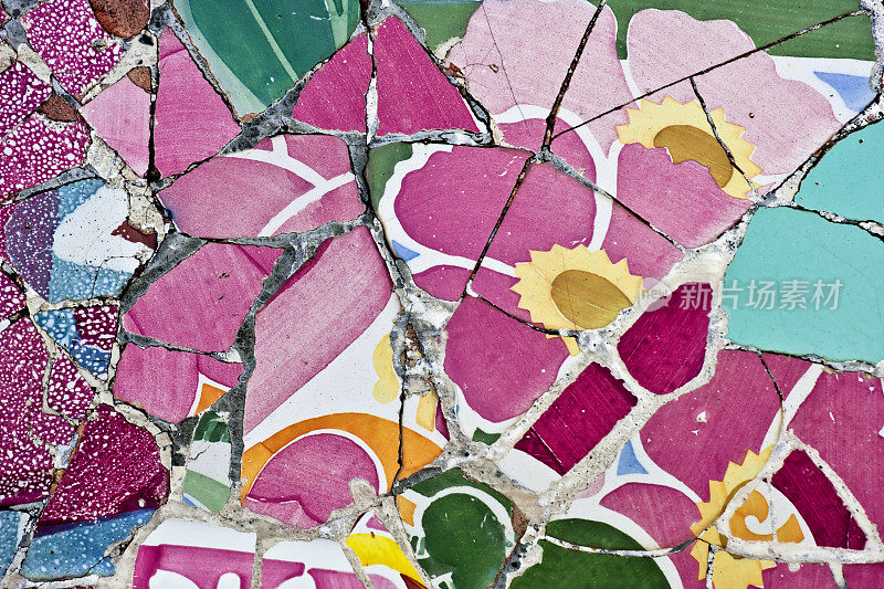 粉色花陶瓷马赛克Gaudì，西班牙巴塞罗那