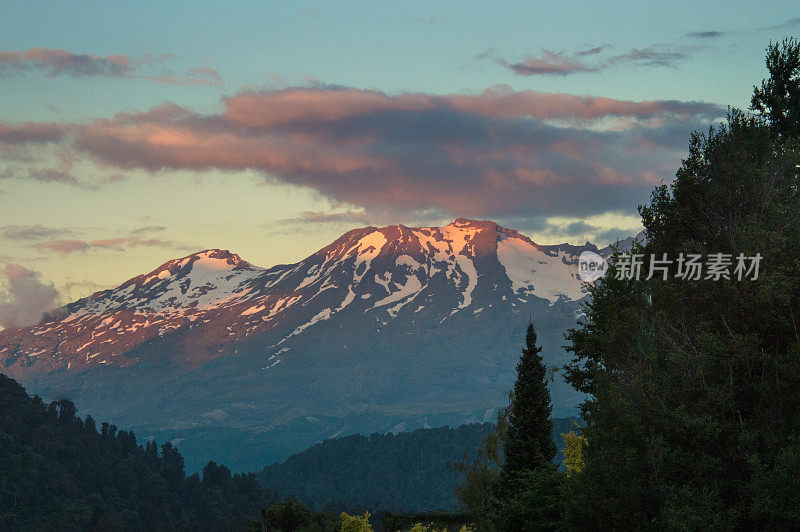 鲁阿佩胡火山，汤加里罗国家公园的一座火山