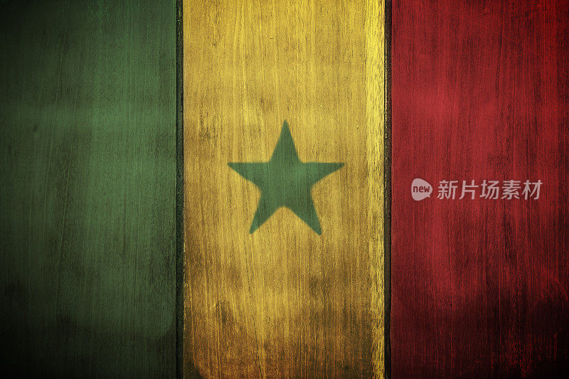 画在木板上的塞内加尔三色旗
