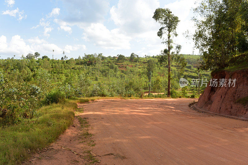 从卢旺达布塔雷前往基贝霍的路上