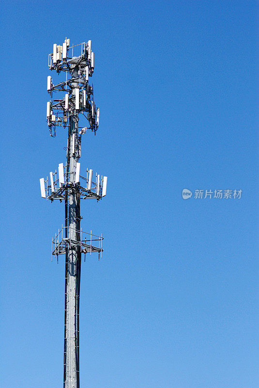 手机信号塔，蓝天，拷贝空间