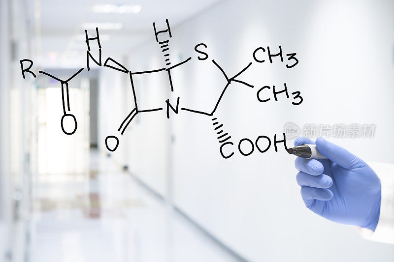 医院大厅玻璃上的青霉素分子