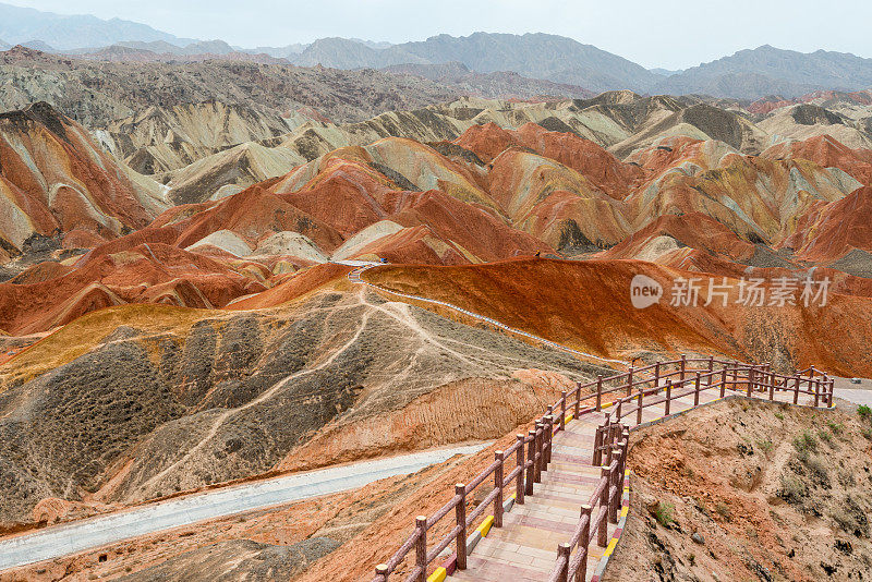 中国甘肃张掖丹霞地貌中的五彩山