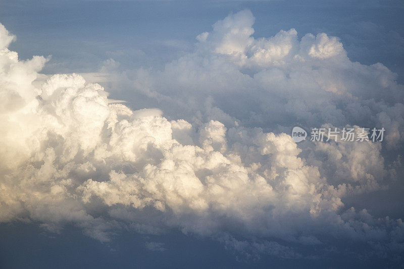 美丽的戏剧性的cloudscape