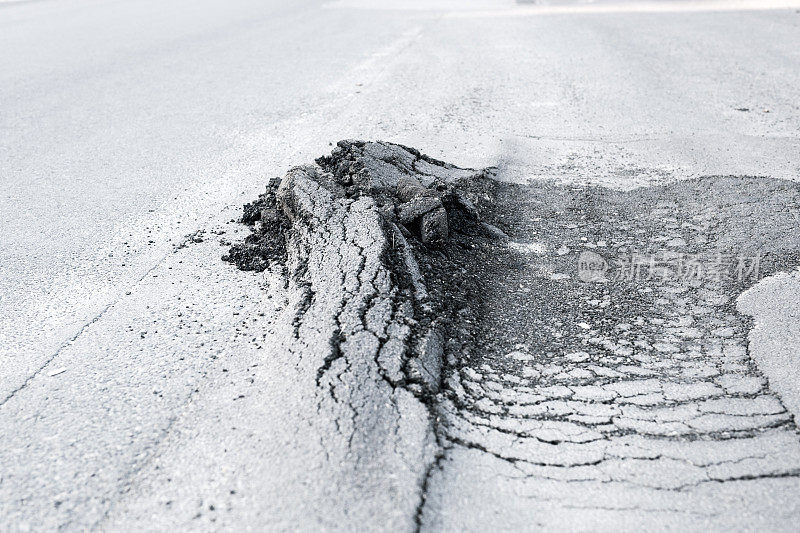 破碎的道路