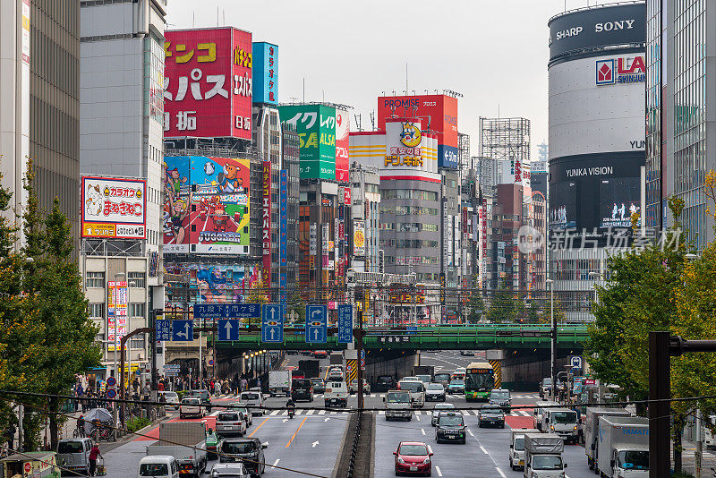 日本东京新宿区的街景