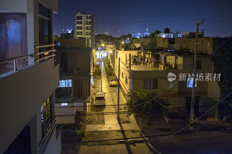 秘鲁特鲁希略夜间城市景观