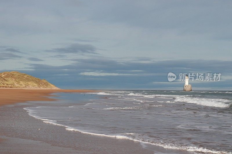 沙丘、大海和灯塔