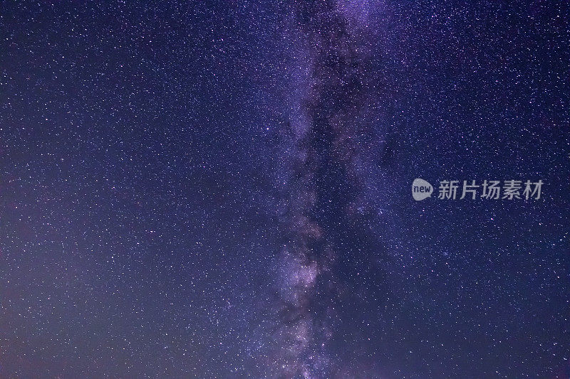 银河系，宇宙中有发光的恒星和行星