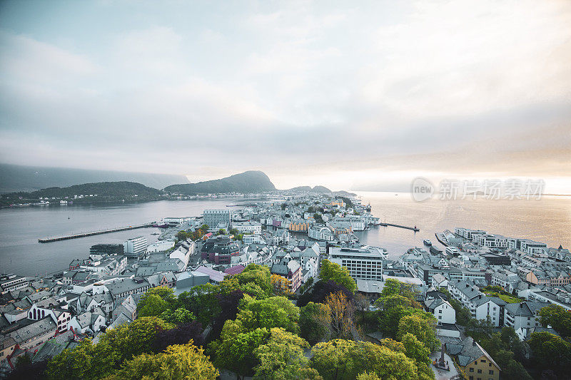 来自Fjellstua观点的Alesund