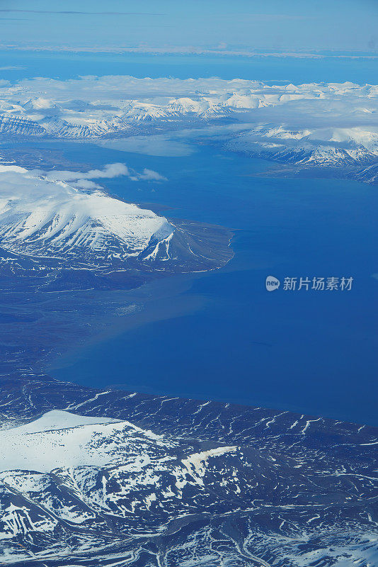 伊斯峡湾美丽的斯匹茨卑尔根山脉景色